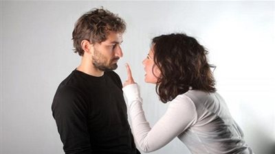 للنساء.. 4 تصرفات تجعلك مصدر سخرية لدى الرجل