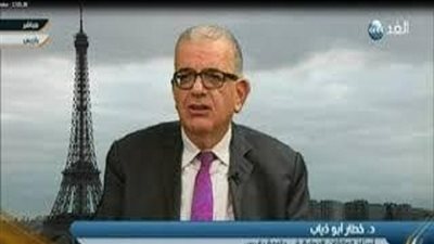 أستاذ علاقات دولية: 