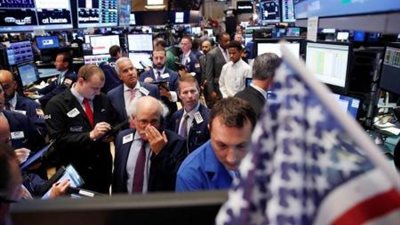  مكاسب البنوك تقلص خسائر الأسهم الأمريكية بسبب أبل