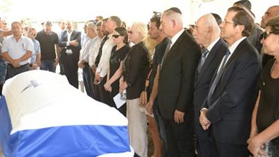 نجل بن إليعازر: الإتهامات التى لاحقت والدى عجلت بوفاته