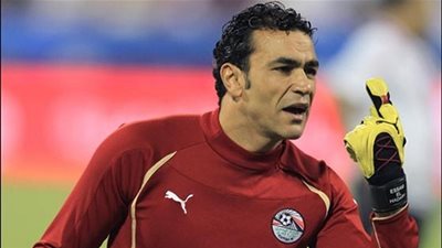 حارس أسوان يشن هجوما عنيفا علي الحضري