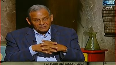 أنور السادات: 