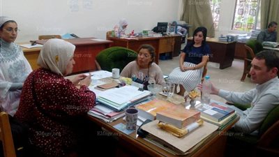 آداب حلوان تستقبل وفد المركز الثقافي البريطاني لبحث سبل التعاون (صور)