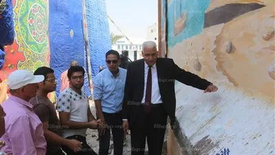 محافظ السويس يتفقد أعمال إنشاء جدارية 