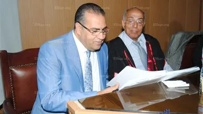 رئيس حامعة المنصورة يشرف على رسالة دكتوراه فى الاستعاضة الصناعية (صور)