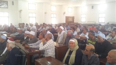 رئيس مركز الداخلة يعقد لقاء جماهيرى لمناقشة كيفية التغلب على حرائق النخيل (صور)