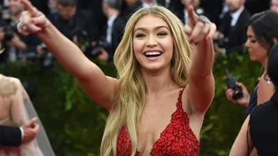 بالصور والأرقام.. تعرف على عاراضات الأزياء الأعلى أجراً في العالم 