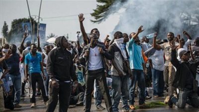 عاجل.. متظاهرون يحرقون برلمان الجابون