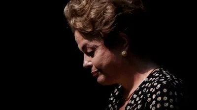 فنزويلا تجمد العلاقات مع البرازيل بعد عزل 