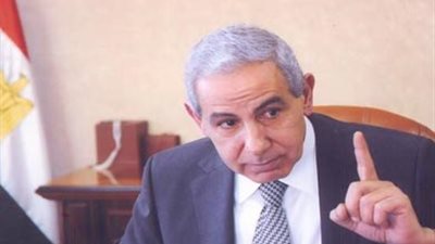 وزير الصناعة يحذر قيادات 