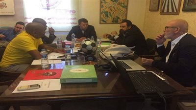 القسم الإفريقي بجمعية اللاعبين المحترفين يحتفل بمجدى عبد الغني ..صور 