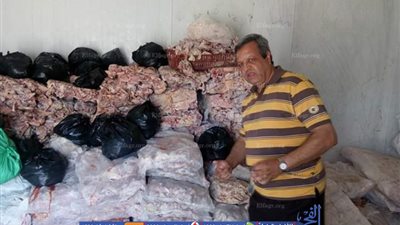 ضبط 23 طن هياكل وجلود دواجن في ثلاجة بالمنصورية (صور)