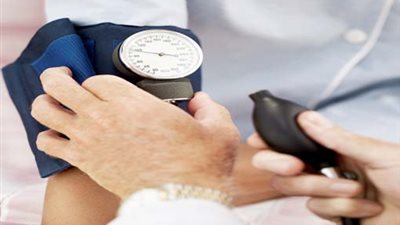 أهم 10 مؤشرات تدل على انخفاض ضغط الدم.. تعرفي عليها