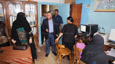 في جولة مفاجئة لمحافظ المنوفية.. إحالة 24 موظف بقويسنا للتحقيق لتغيبهم عن العمل  (صور)