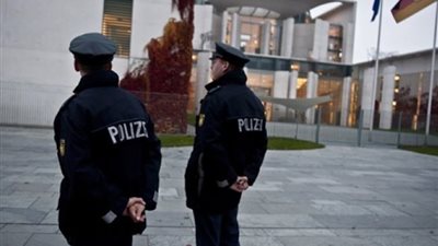 طالب لجوء في ألمانيا يلقى حتفه أثناء محاولته اضرام النار في زوجته