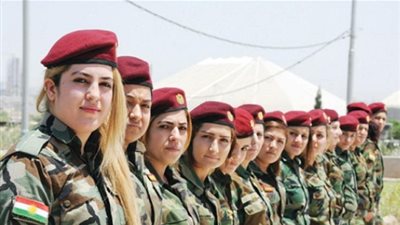 أحمر الشفاه.. سلاح المقاتلات الكرديات ضد داعش!