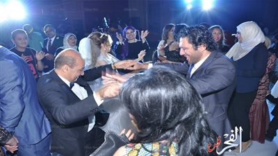 الرداد يشعل حفل زفاف طارق الشناوي بالرقص على أغنية بوسي (فيديو وصور) 
