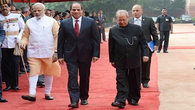 الرئيس الهندي يرحب بالسيسي على طريقته الخاصة