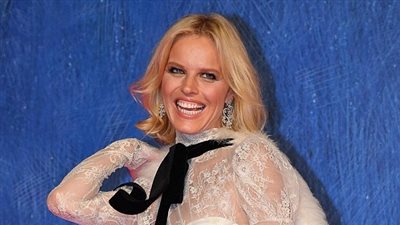 هيرزيجوفا تشعل المنافسات في مهرجان فينيسيا بإطلالتين