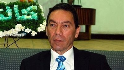 استاذ أمراض جلدية يحذر من مستحضرات التجميل مجهولة الهوية