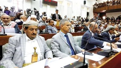 مصادر يمنية تؤكد سعي الانقلابيين لإحالة 74 ألف موظف إلى التقاعد