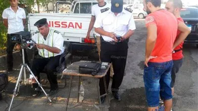 ضبط 66 مخالفة مرورية بطريق السخنة (صور)