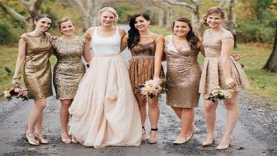 طرق جديدة وغير تقليدية لتنسيق فساتين صديقات العروسة (صور)