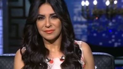 مشادة كلامية بين مذيعة 