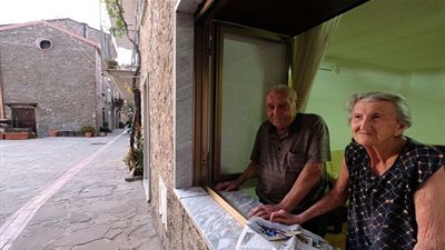  قرية إيطالية تثير اهتمام الباحثين يتجاوز عمر سكانها الـ 100 عام (صور) 