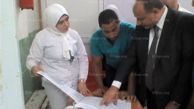 جولة ليلية مفاجئة لمحافظ البحيرة تتسبب في إحالة أطباء مستشفى 