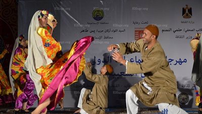 إقبال جماهيري كبير على مسرح حديقة الغابة بالإسماعيلية (صور)