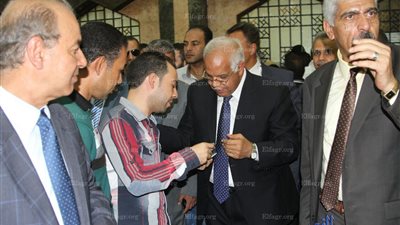 وزير النقل يتفقد توافر تذاكر العيد بمحطة سكك حديد مصر