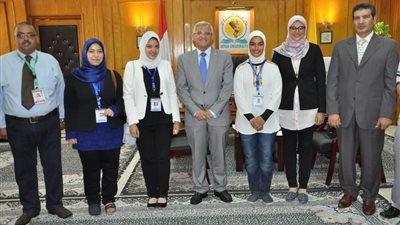 رئيس جامعة المنيا يلتقي بالمرشحات على لقب الطالبة المثالية للجامعات المصرية