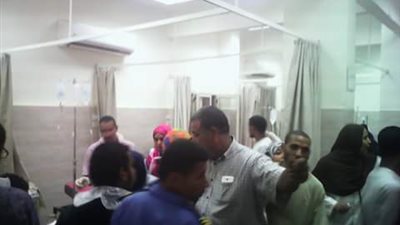 مدير مستشفيات الأقصر يزور مصابي حادث 