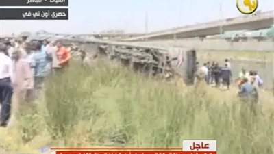 لقطات حية من موقع حادث خروج قطار العياط عن القضبان.. (فيديو) 