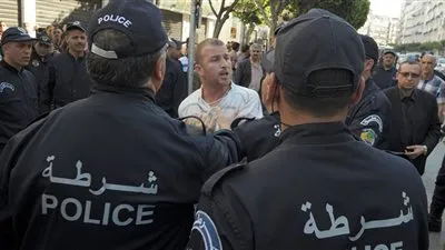 هجوم بسيوف الشاورما على مهرب بشر في الجزائر