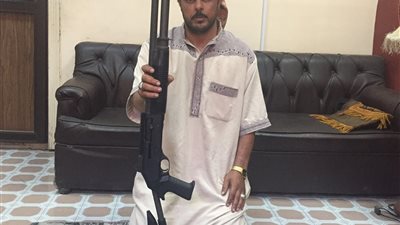 ضبط بندقية خرطوش و5 طلقات بحوزة صاحب شركة بمطروح