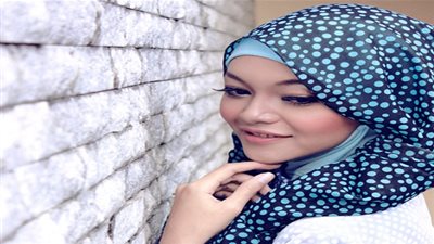  إطلالات حجاب جذابة وعصرية بصيحة البولكا دوت لصيف 2016 (صور)