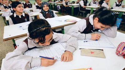 مدرسة خاصة تفرض أسعار الكتب للبنات غير البنين.. وسخرية من أولياء الأمور (صور)