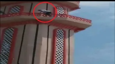 معاق يحاول الانتحار من أعلى مئذنة في كفر الشيخ بسبب 