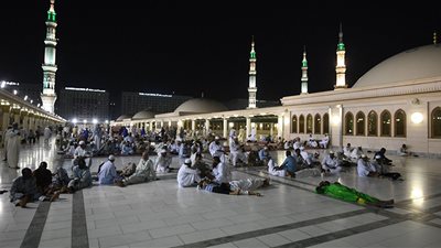 شاب روسي يصل المدينة المنورة على دراجة هوائية لأداء فريضة الحج