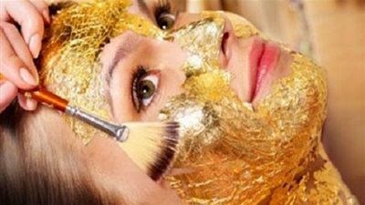 للعروس.. تعرفي على أهمية تطبيق ماسك الذهب قبل الزفاف