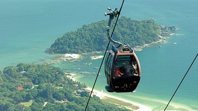 طائرات فرنسية تحاول إنقاذ 110 أشخاص عالقين فى تلفريك