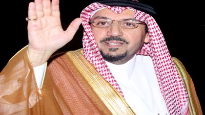 أمير القصيم يكرم 