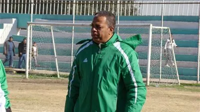 لاعب العراق السابق يحمل شنيشل مسؤولية هزيمتي التصفيات