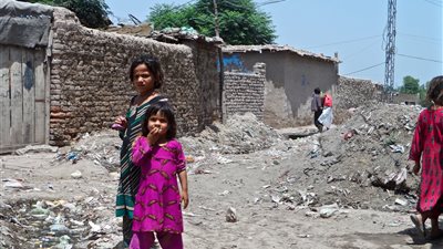 باكستان تمدد الموعد النهائي لعودة اللاجئين الأفغان لثلاثة أشهر