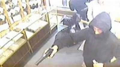 سرقة 4 كيلو جرام ذهب ومبلغ مالي في سطو مسلح على جواهرجي بالشرقية