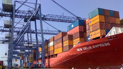 جمارك الاسكندرية تحبط محاولة تهريب كمسية كبيرة من مستحضرات التجميل