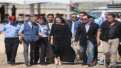 أنجلينا جولي تتفقد أوضاع اللاجئين في الأردن ..(صور)