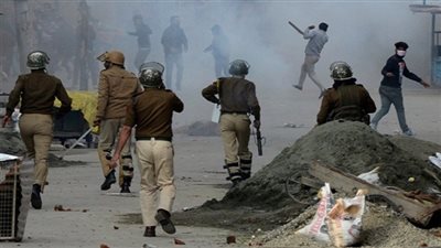 مقتل وإصابة 27 شخصا فى اشتباكات بين الشرطة ومتظاهرين فى كشمير الهندية